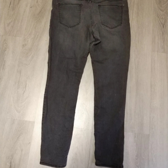 Women's old Navy Rockstar jeans size 12 - Picture 2 of 2